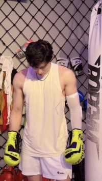 把汗留给拳击，爱留给心动的人体育生拳击男友力爆棚腹肌这谁顶得住啊