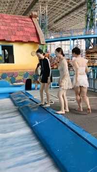 说好的一起冲下去，怎么你就不等一下！#极限运动#滑板冲浪.