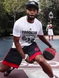 突袭国内野球场 丝滑的控球 根本没人能防住他的突破！#篮球